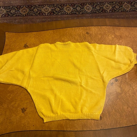 Vintage Handmade knitted Pearl tulip flower design sweater - Picture 6 of 7